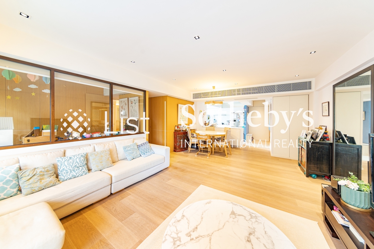 Realty Gardens 聯邦花園 | Living and Dining Room