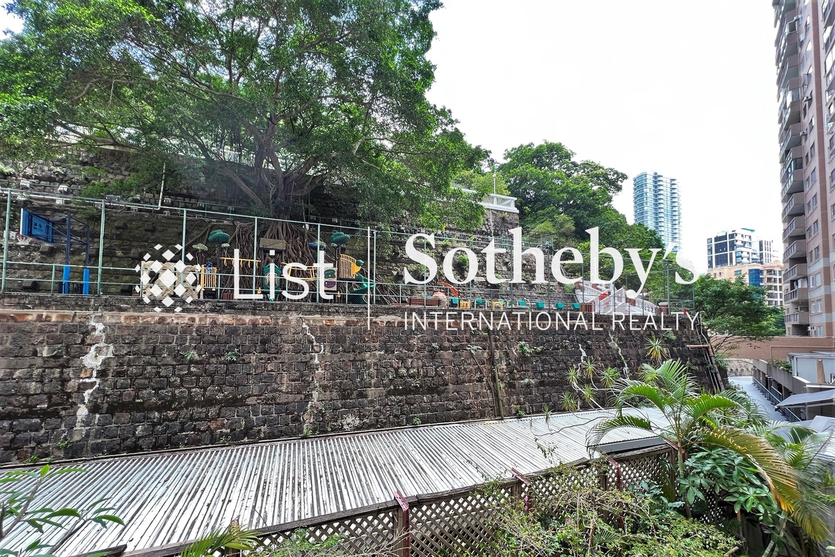 Realty Gardens 联邦花园 | View from Living and Dining Room