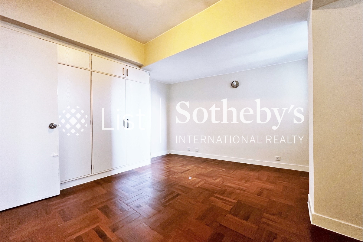 Realty Gardens 联邦花园 | Built-in Wardrobe in Master Bedroom 