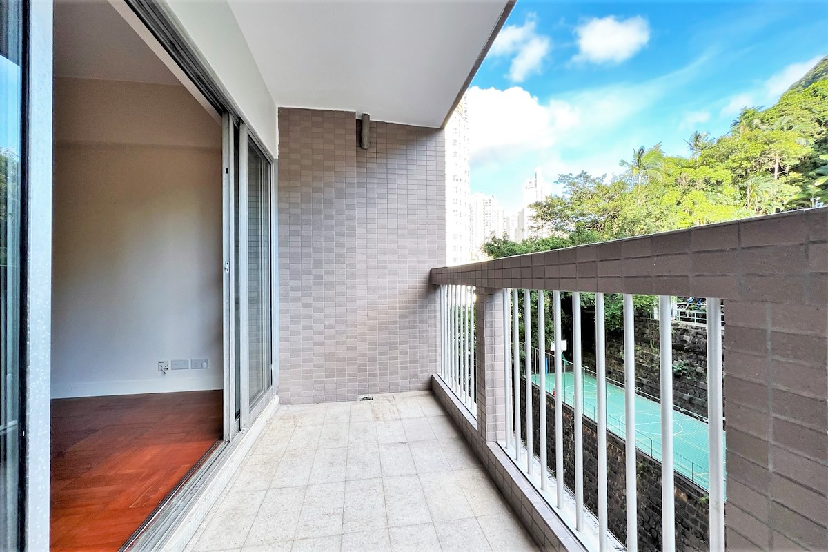 Realty Gardens 聯邦花園 | Balcony off Living and Dining Room