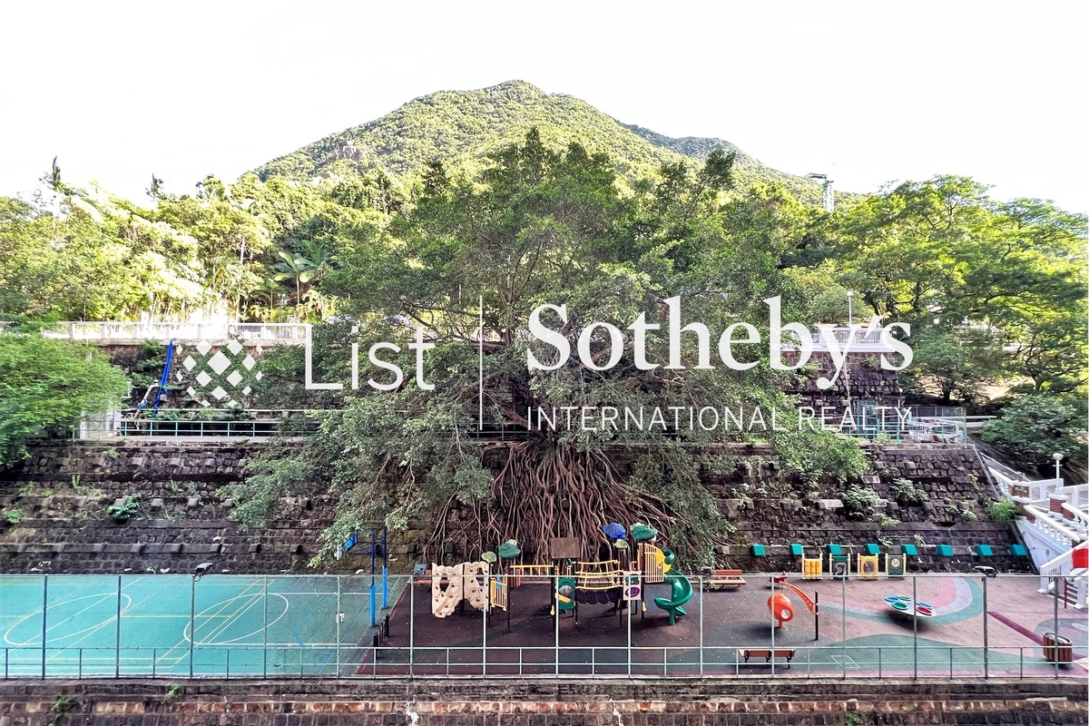 Realty Gardens 联邦花园 | View from Living and Dining Room