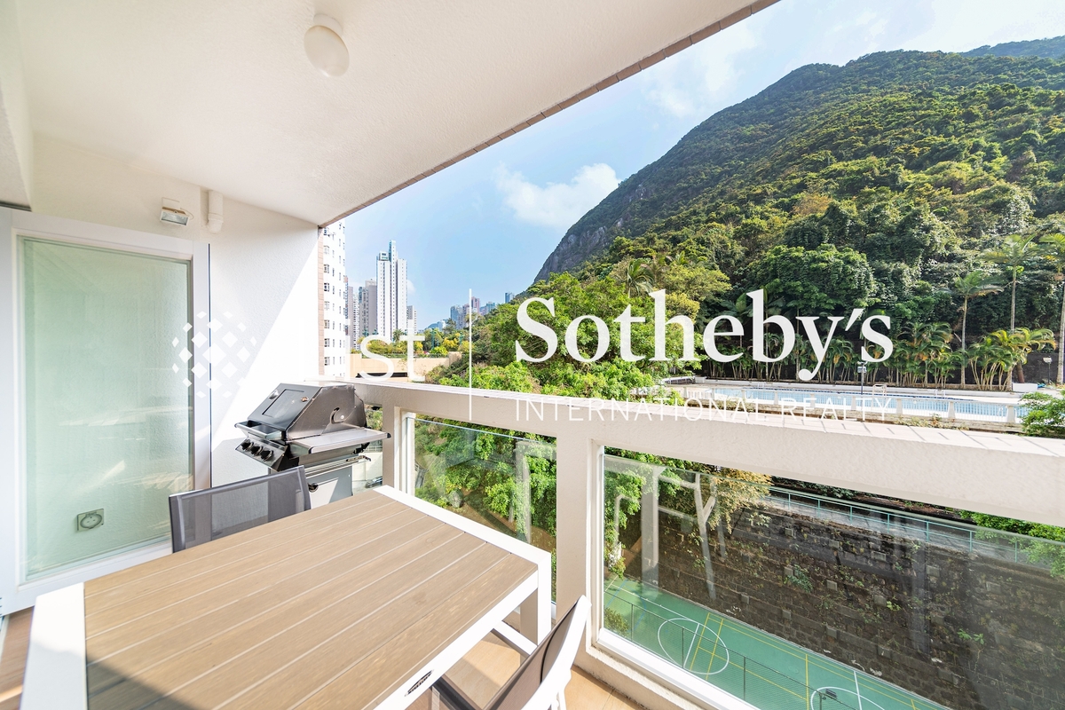 Realty Gardens 聯邦花園 | Balcony off Living and Dining Room