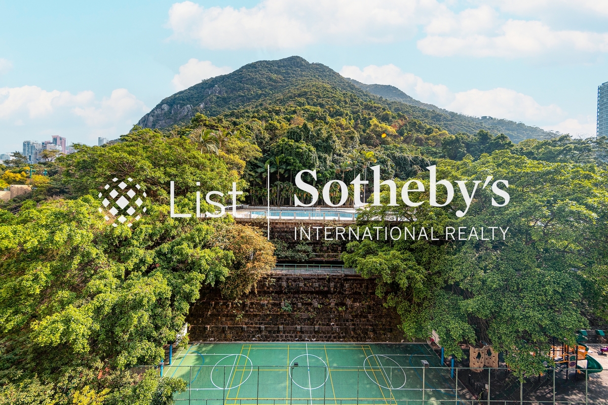 Realty Gardens 聯邦花園 | View from Living and Dining Room