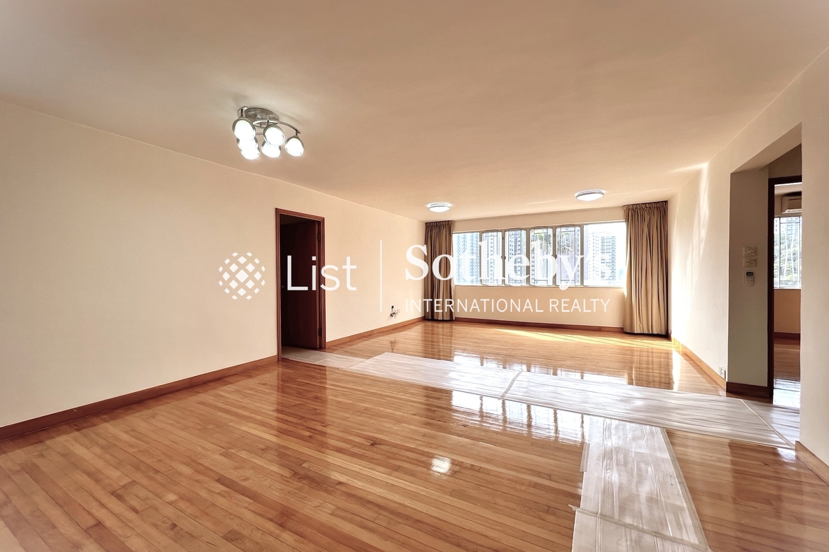 Butler Towers 柏麗園 | Living and Dining Room