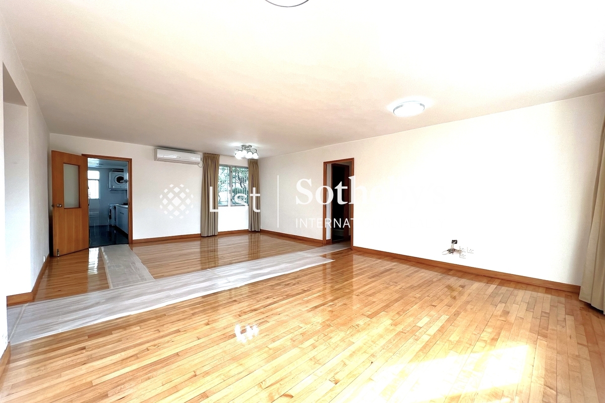 Butler Towers 柏麗園 | Living and Dining Room