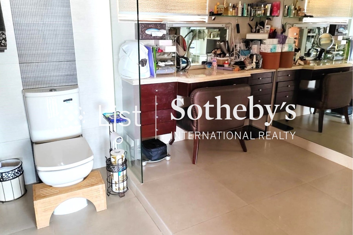 Butler Towers 柏麗園 | Master Bathroom