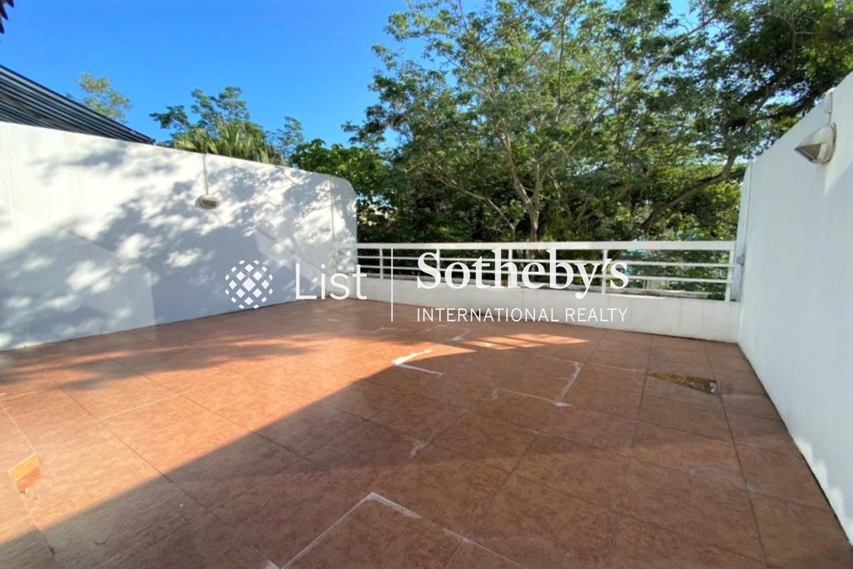 Burnside Villa 濱景園 | Private Terrace off Living Room