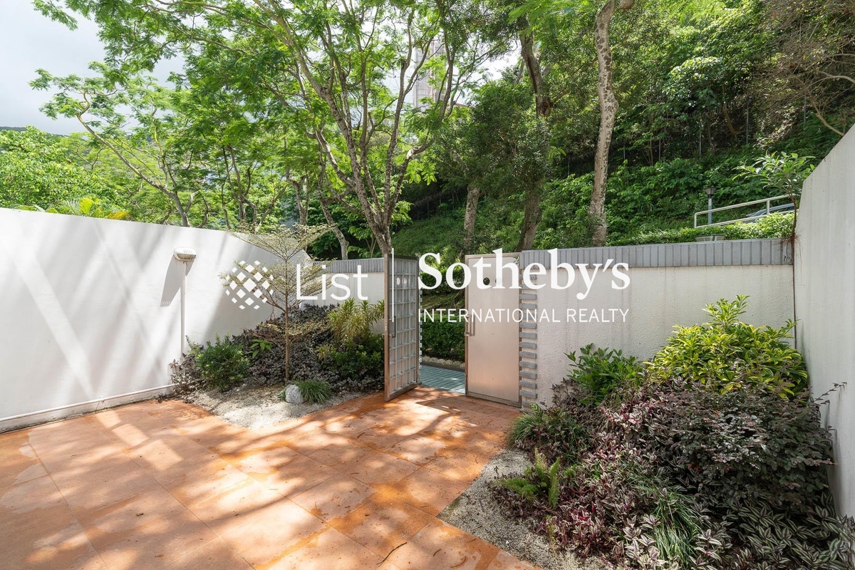 Burnside Villa 濱景園 | Private Garden off Family Room