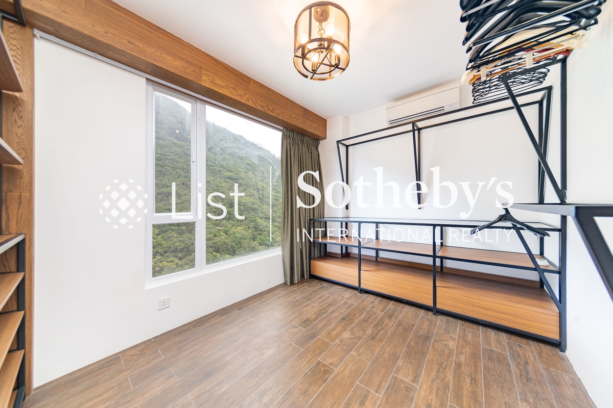 Wing On Towers 永安閣 | Walk-in Closet in Closet