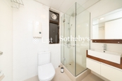 Burnside Villa 濱景園 | Guest Bathroom