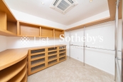 Pinewaver Villas 松濤小築 | Walk-in Closet in Master Bedroom 