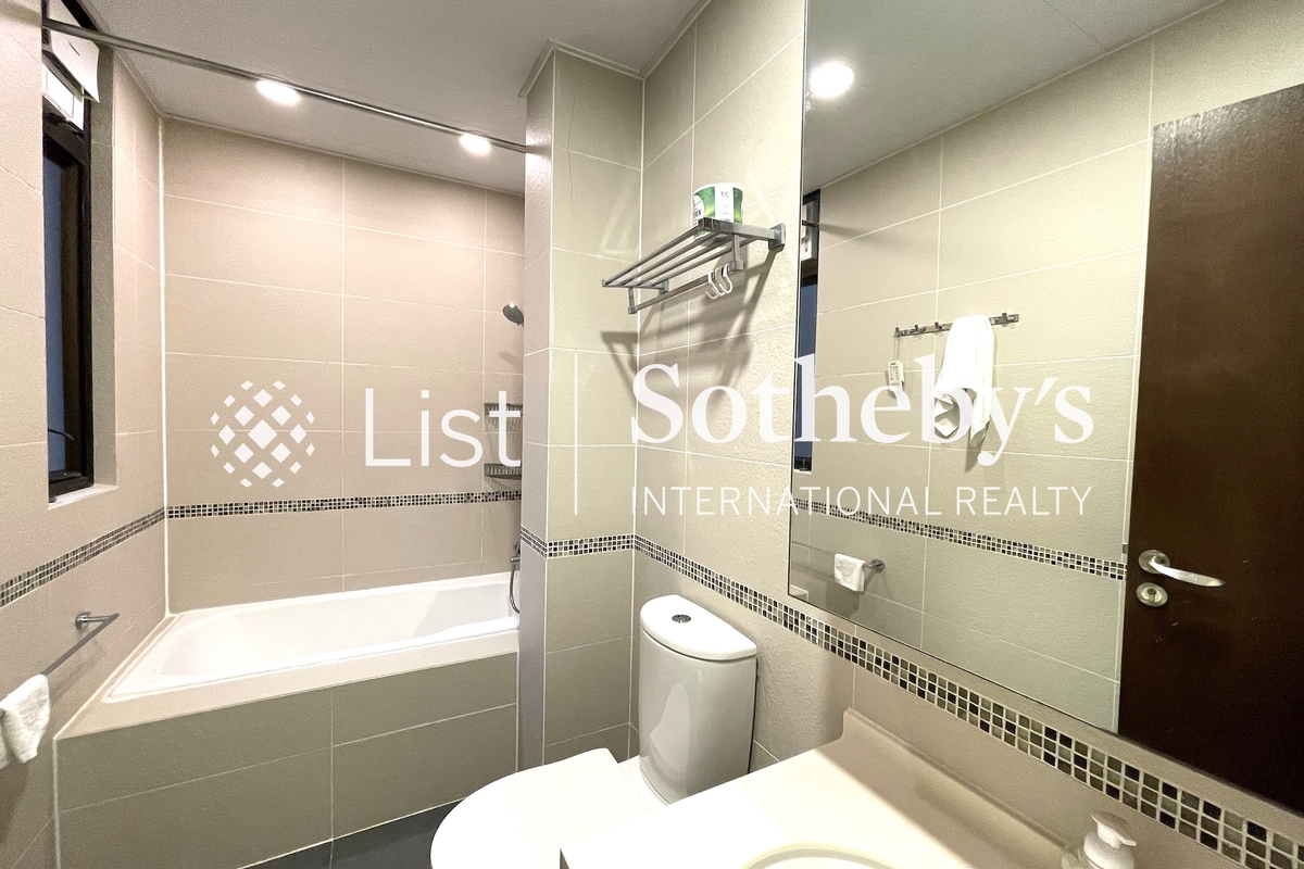 2-6A Wilson Road 卫信道2-6A号 | Master Bathroom