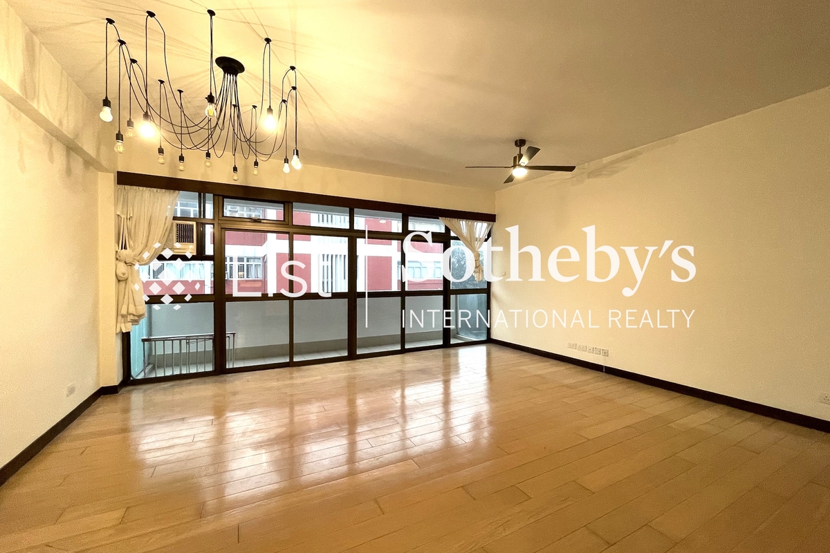 2-6A Wilson Road 卫信道2-6A号 | Living and Dining Room