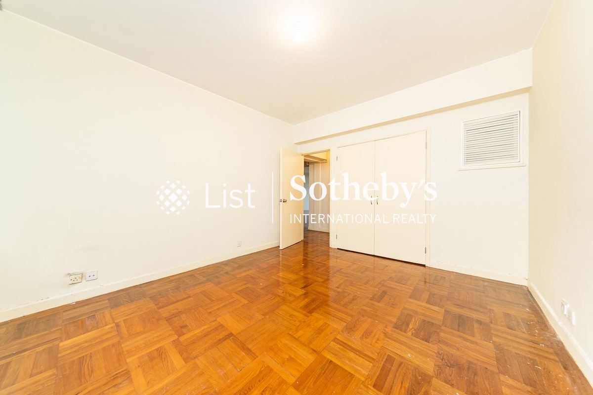 Hilltop Mansion 峰景大廈 | Second Bedroom