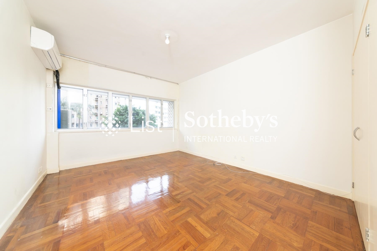 Hilltop Mansion 峰景大廈 | Master Bedroom