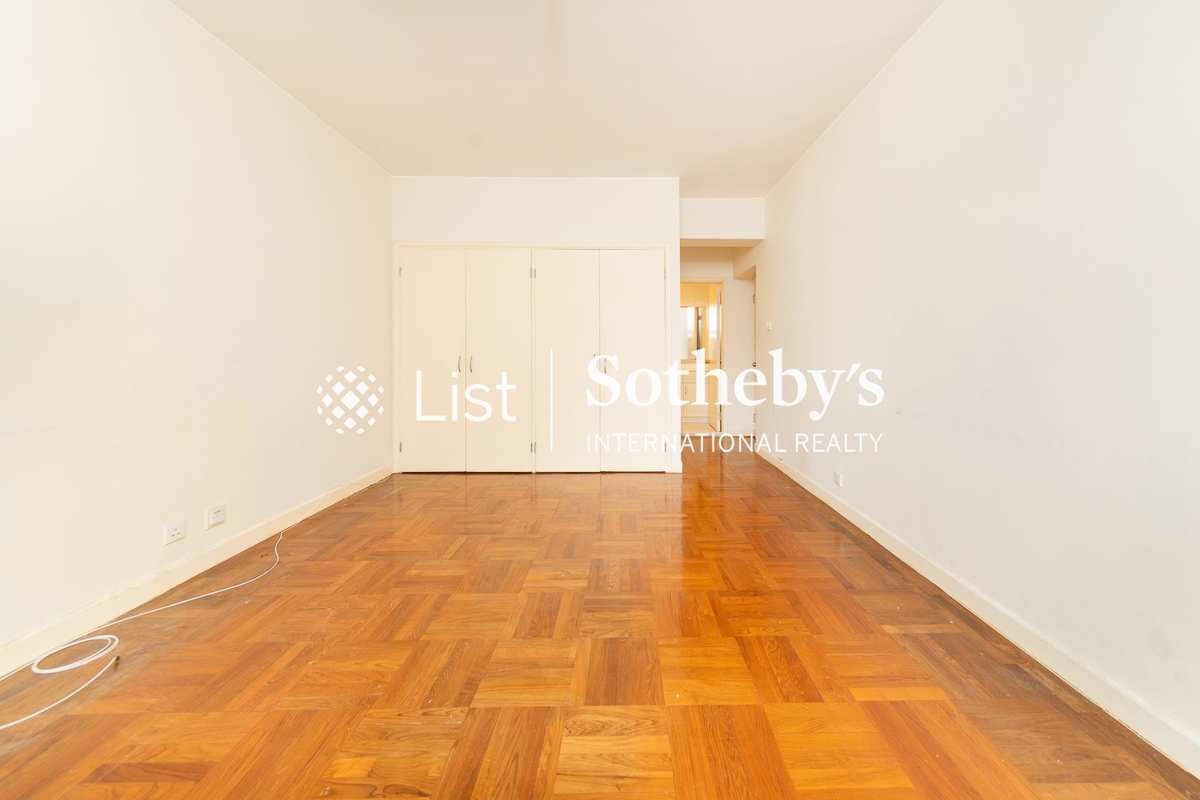 Hilltop Mansion 峰景大廈 | Master Bedroom