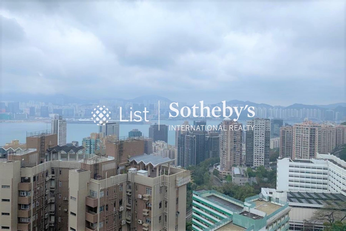 Hilltop Mansion 峰景大廈 | Living and Dining Room