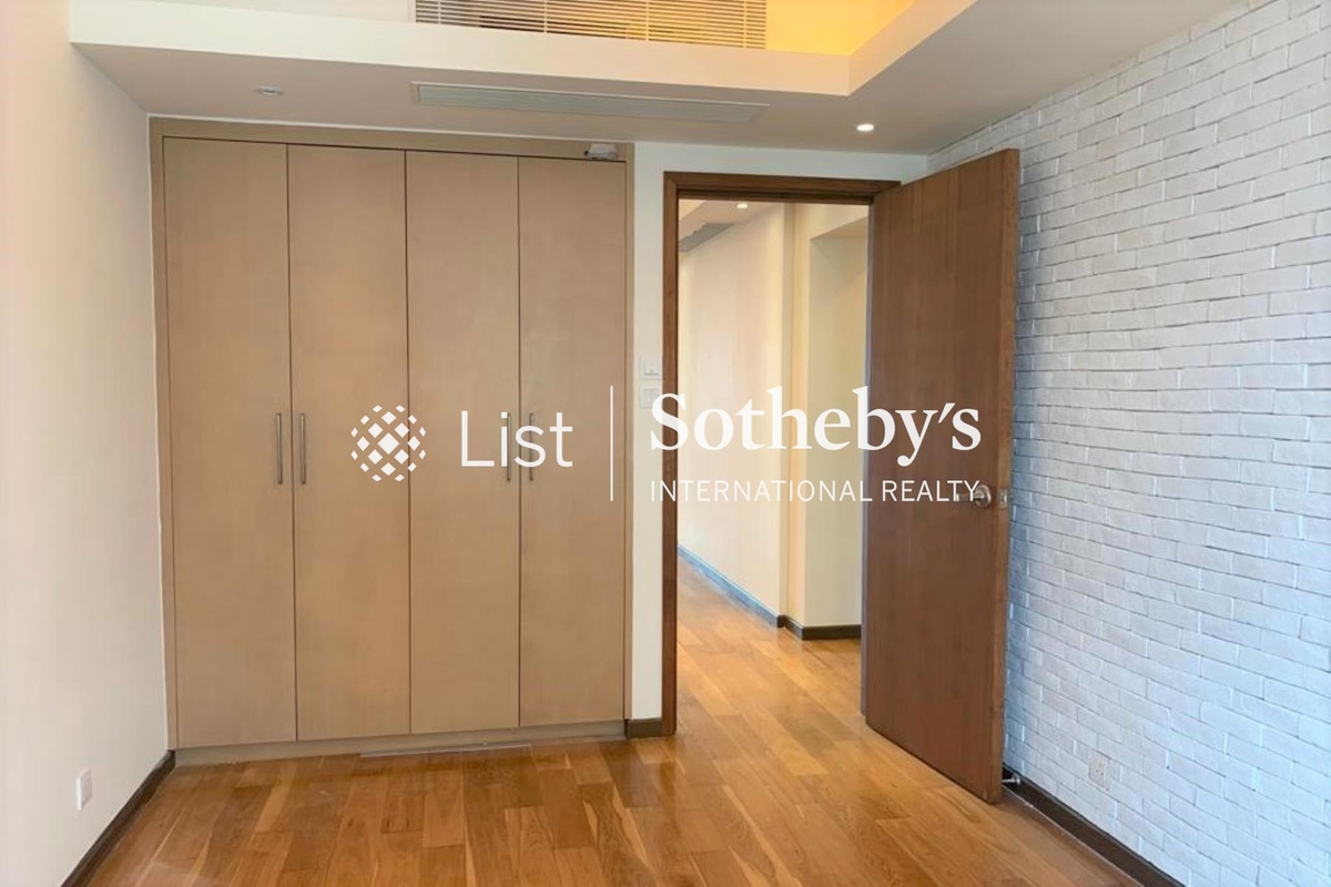 Hilltop Mansion 峰景大廈 | Third Bedroom