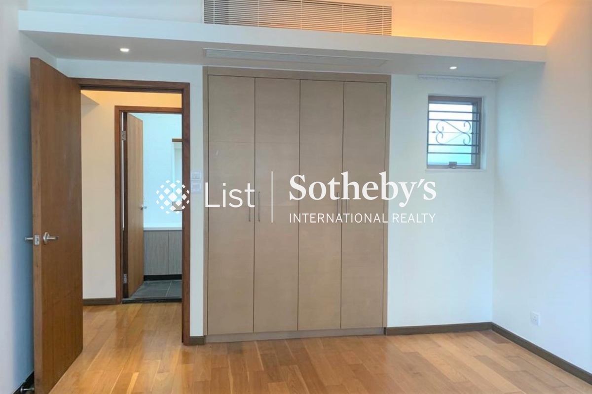 Hilltop Mansion 峰景大廈 | Second Bedroom