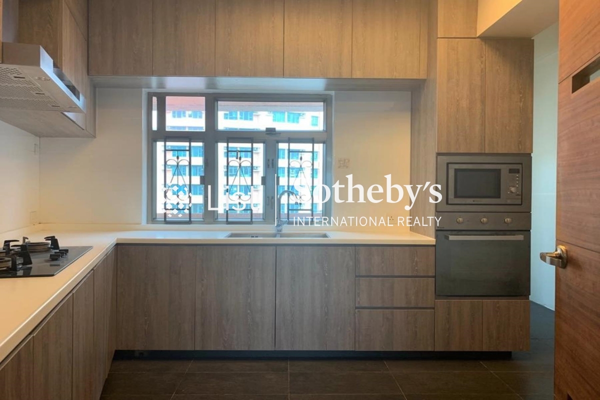 Hilltop Mansion 峰景大廈 | Kitchen