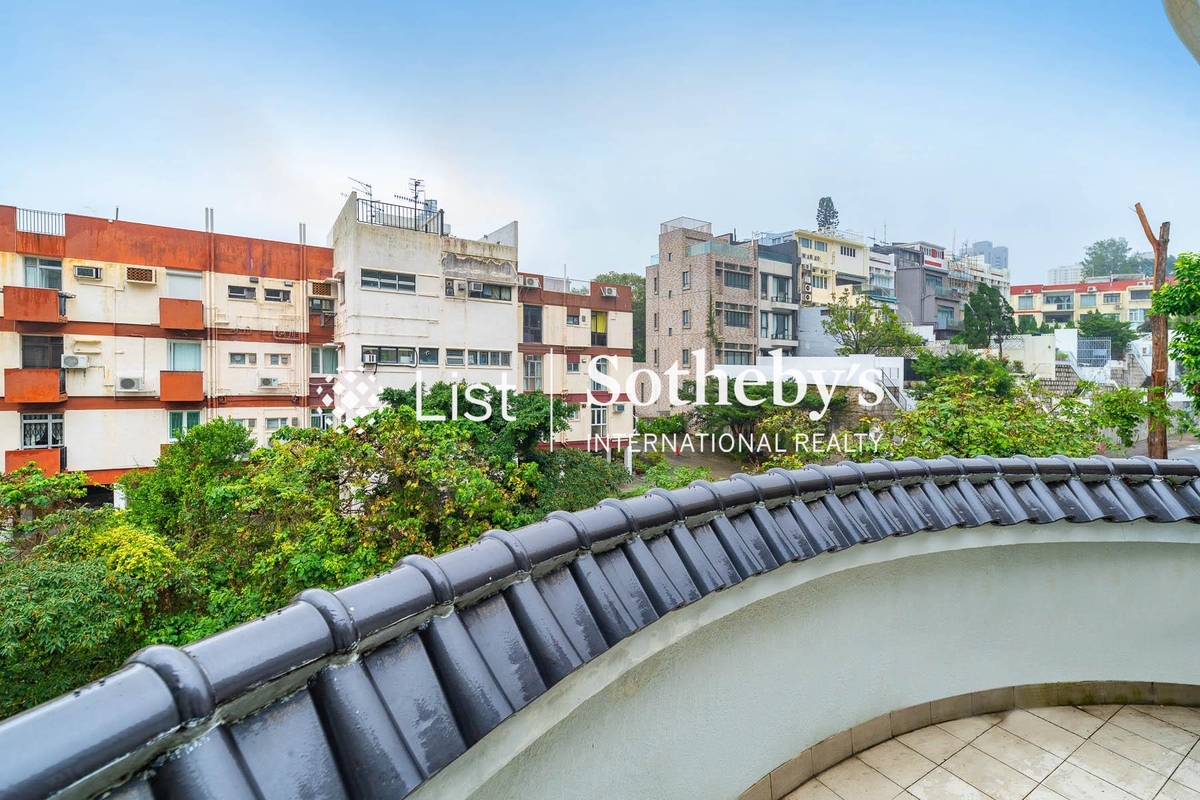 Jardine Terrace 渣甸臺 | Balcony off Master Bedroom