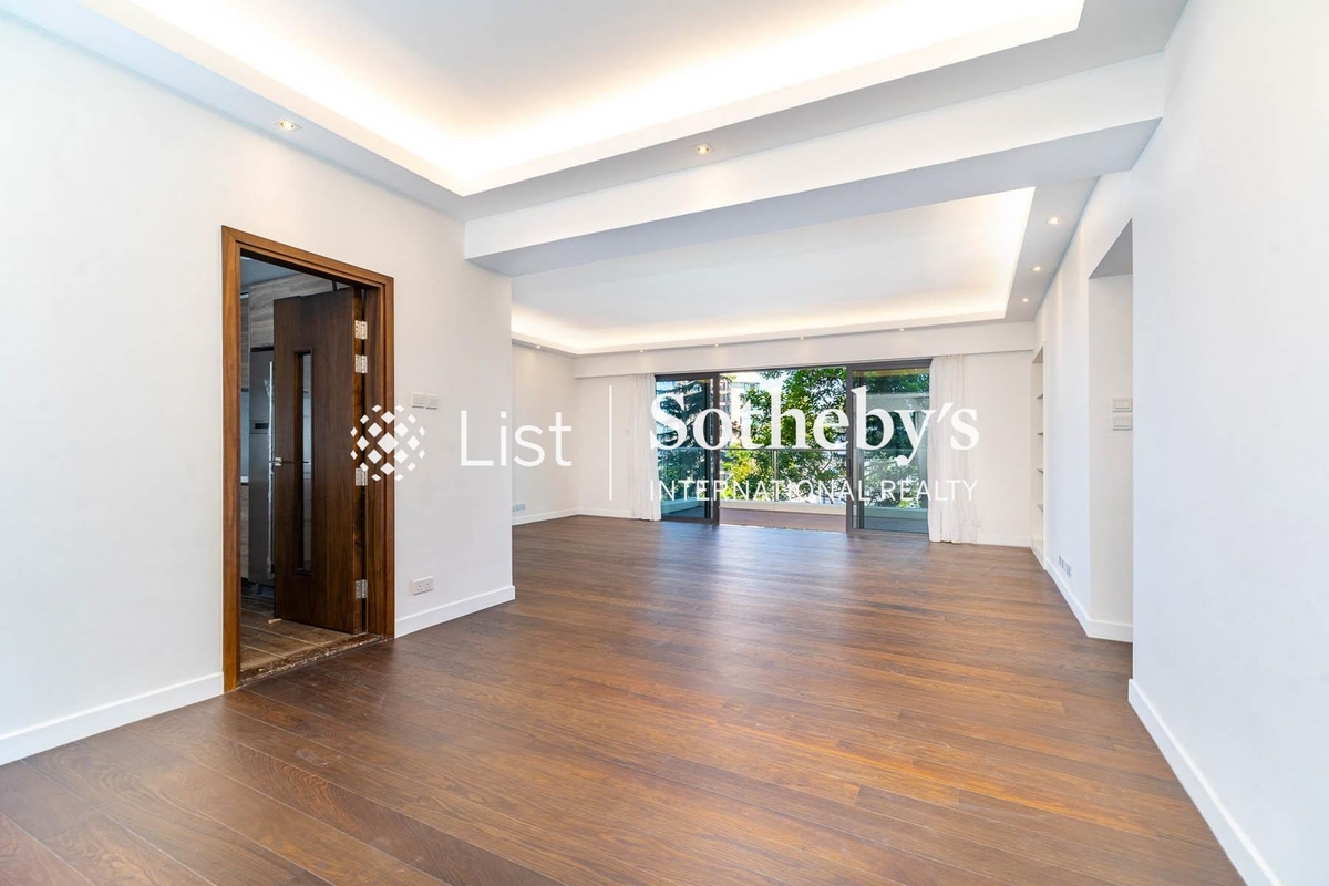 Magazine Gap Towers 馬己仙峽道15號 | Living and Dining Room