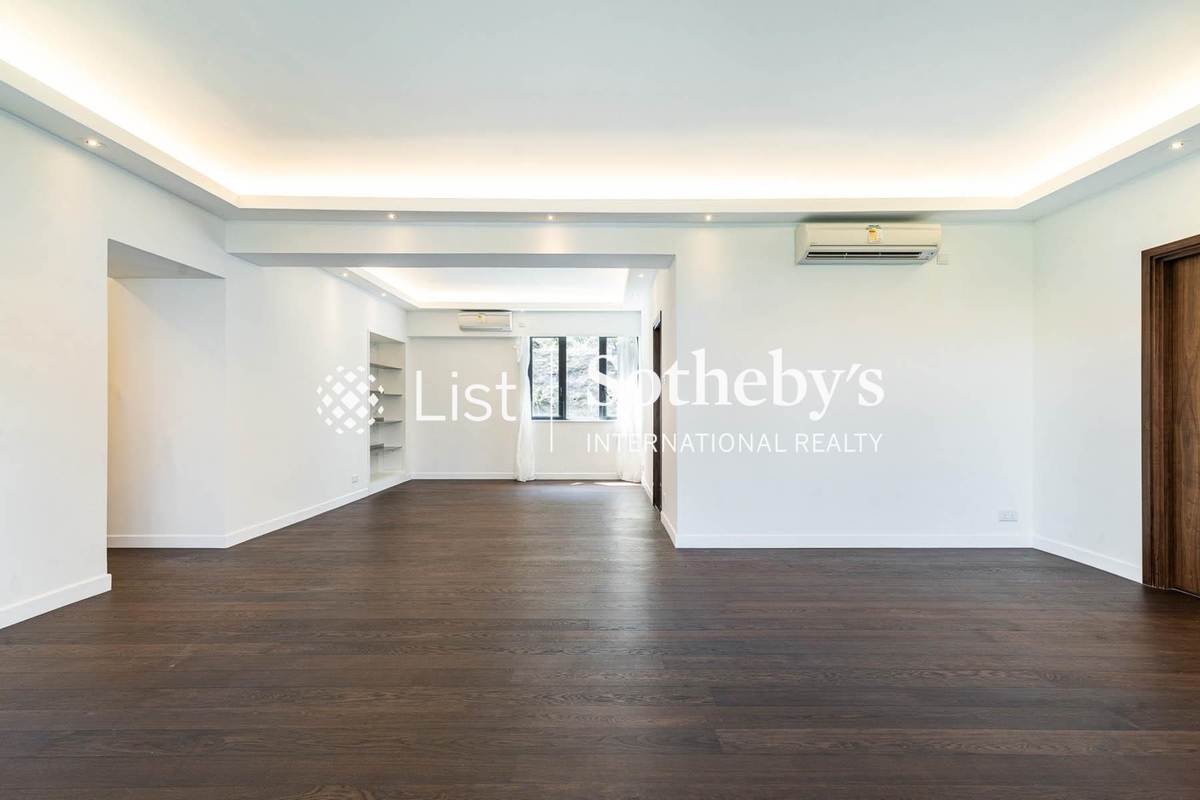 Magazine Gap Towers 馬己仙峽道15號 | Living and Dining Room