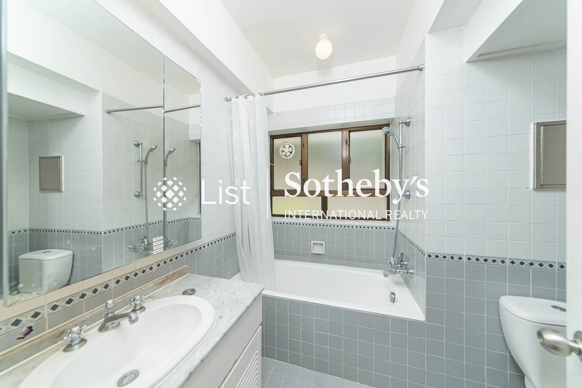 Magazine Heights 馬己仙大廈 | Guest Bathroom