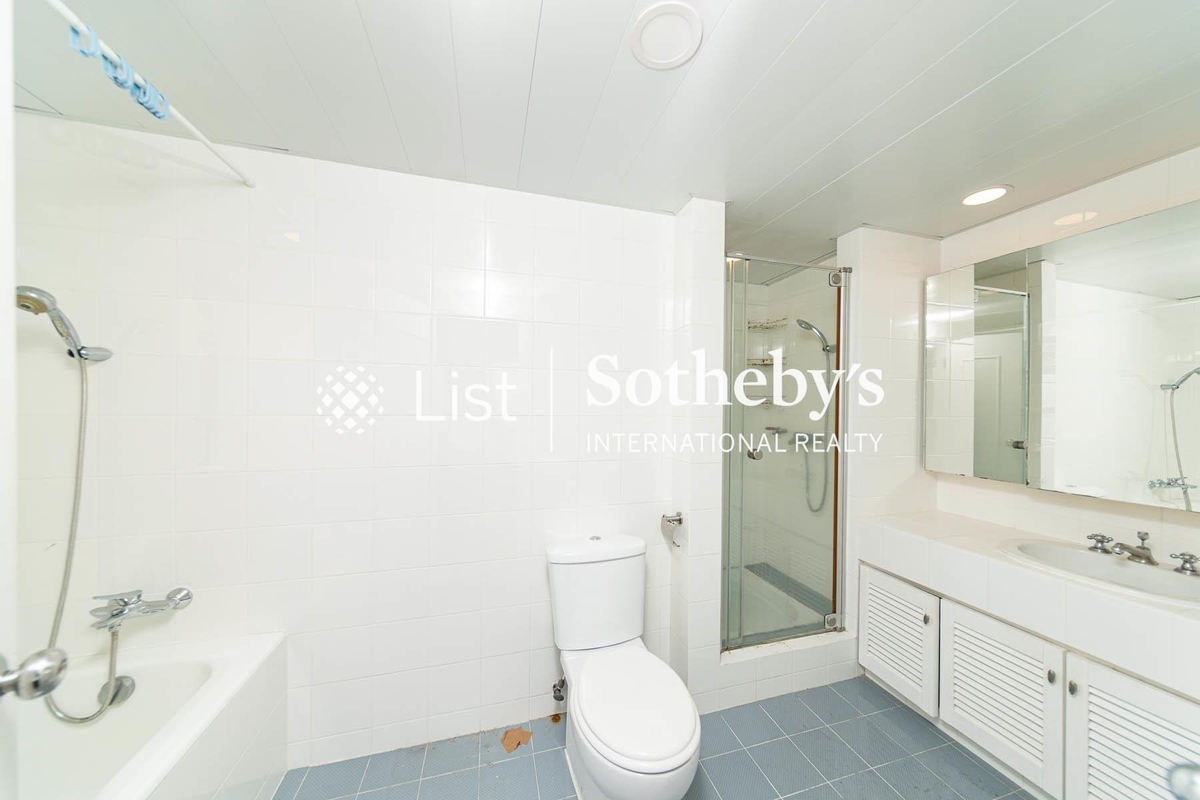 Magazine Heights 馬己仙大廈 | Master Bathroom