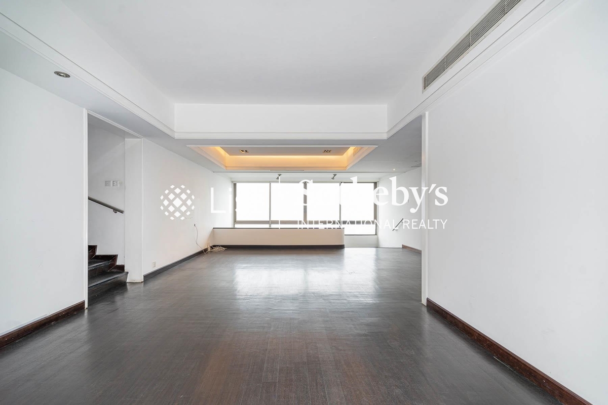 Magazine Heights 馬己仙大廈 | Living and Dining Room