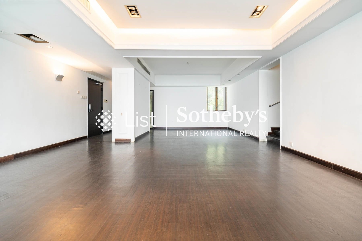 Magazine Heights 馬己仙大廈 | Living and Dining Room