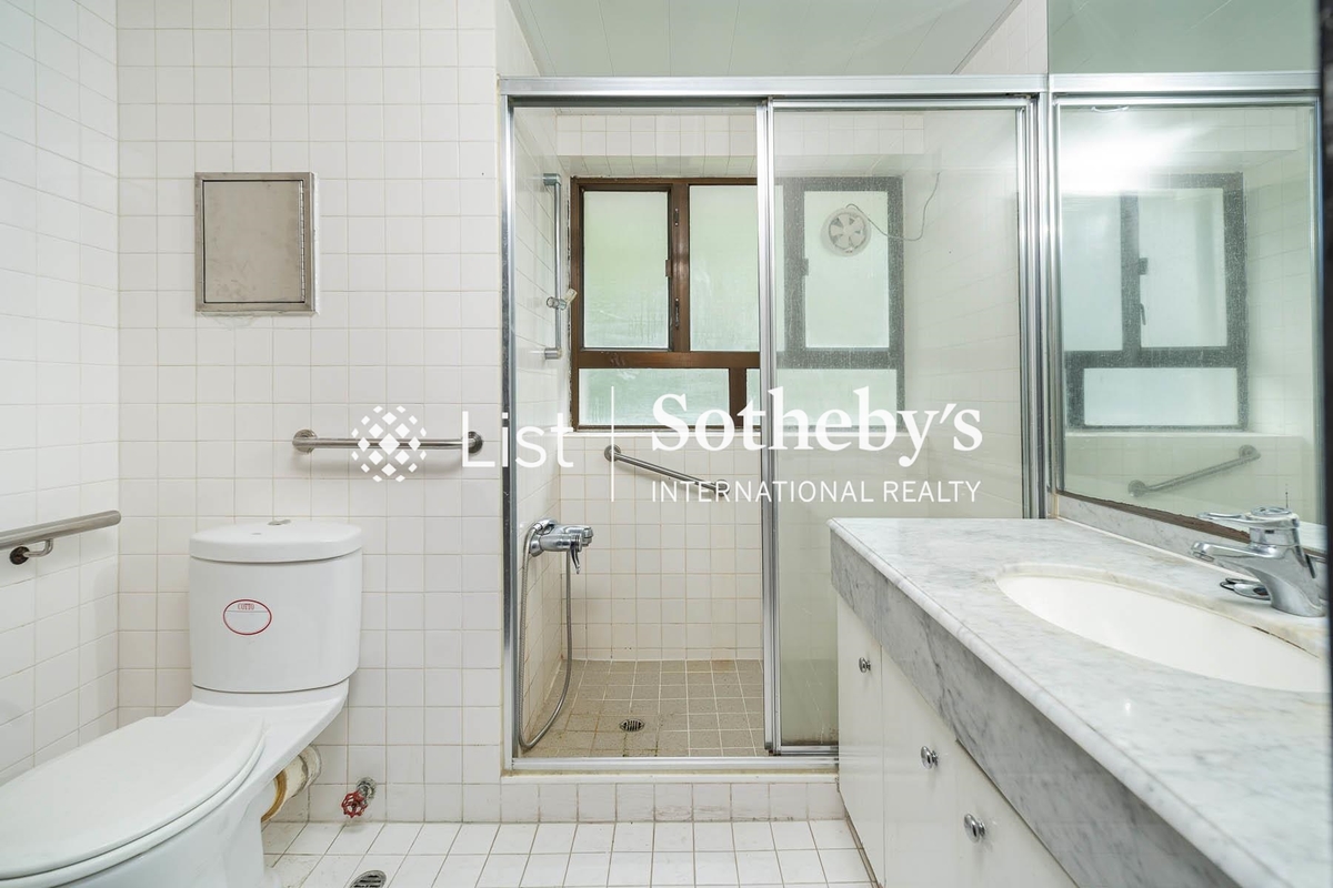 Magazine Heights 馬己仙大廈 | Guest Bathroom