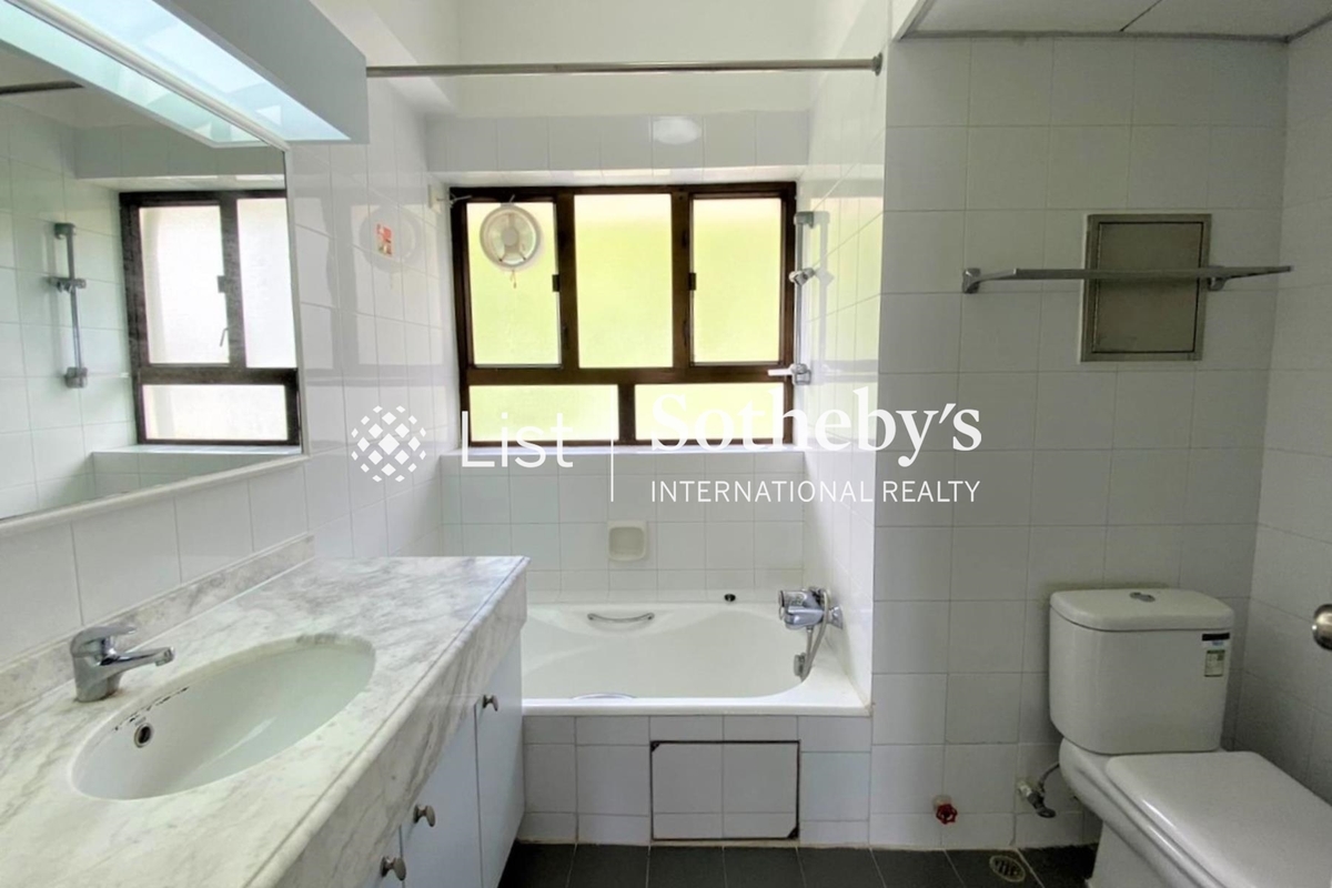 Magazine Heights 馬己仙大廈 | Guest Bathroom