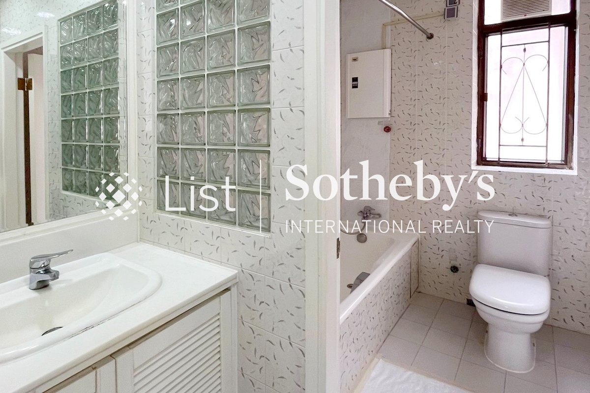 Shuk Yuen Building 菽园新台 | Master Bathroom