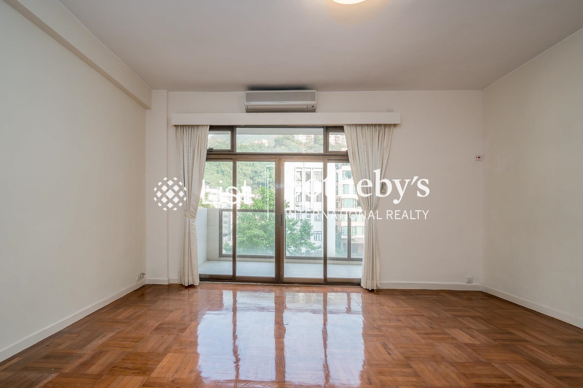 Shuk Yuen Building 菽園新臺 | Living and Dining Room