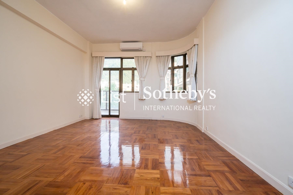 Shuk Yuen Building 菽園新臺 | Master Bedroom