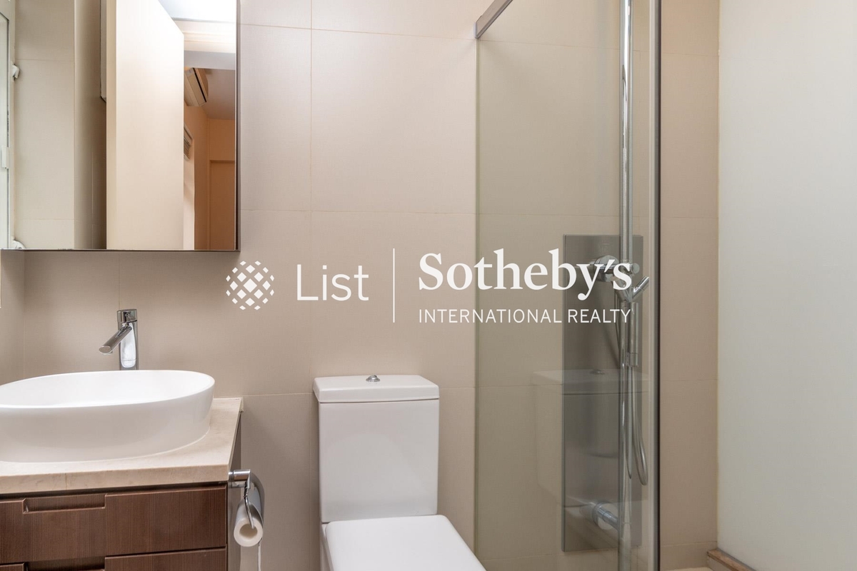 Shuk Yuen Building 菽園新臺 | Second En-suite Bathroom