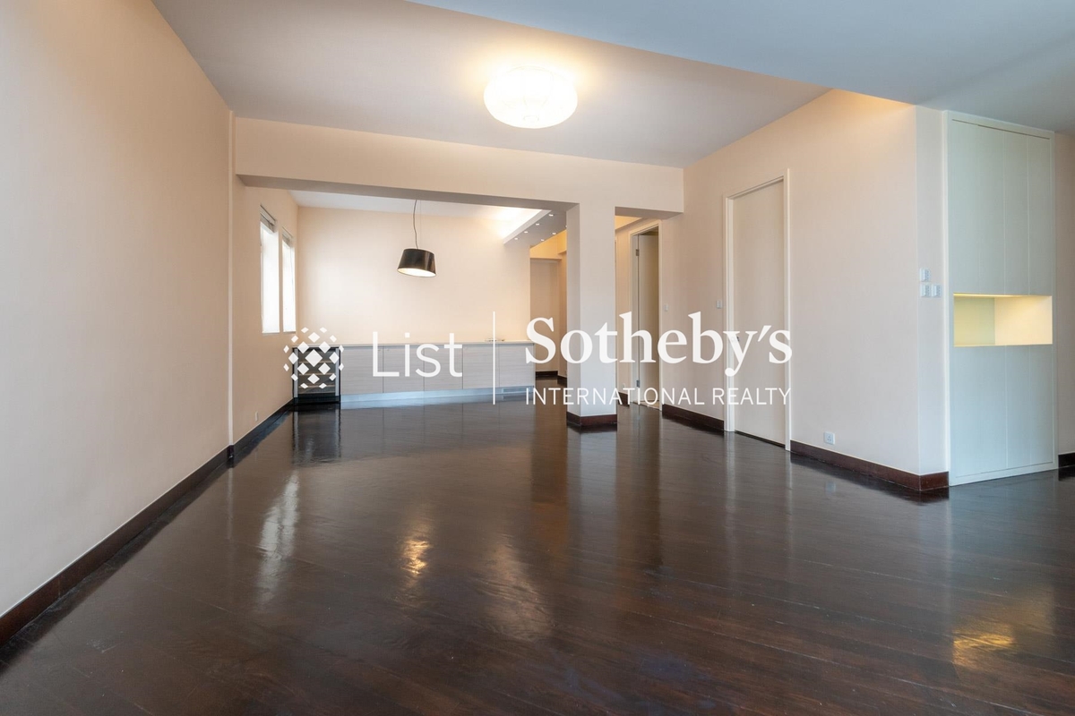 Shuk Yuen Building 菽園新臺 | Living and Dining Room