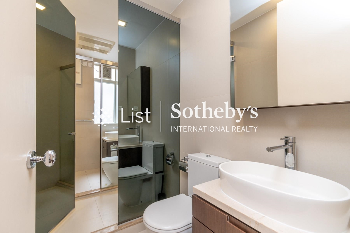 Shuk Yuen Building 菽園新臺 | Guest Bathroom