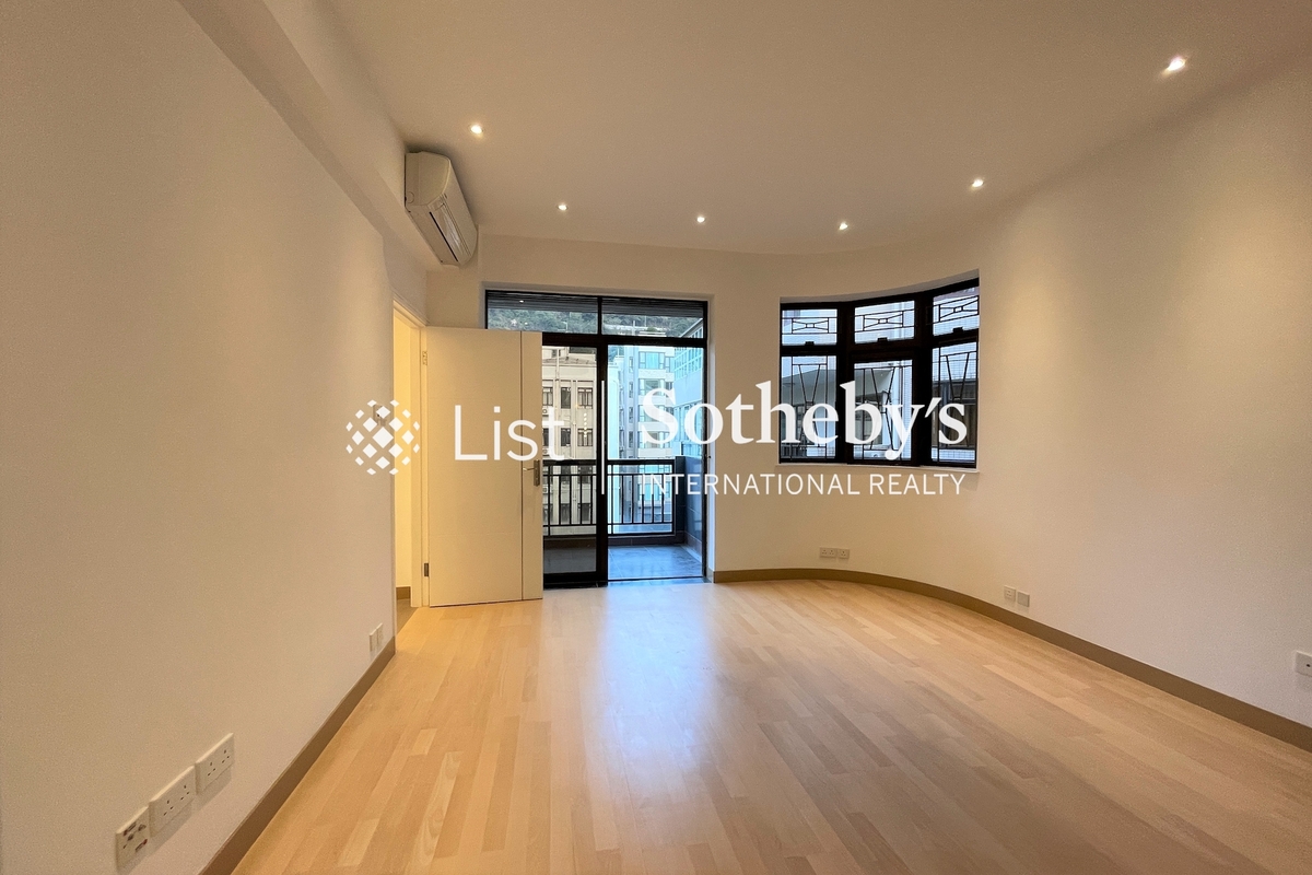 Shuk Yuen Building 菽園新臺 | Master Bedroom