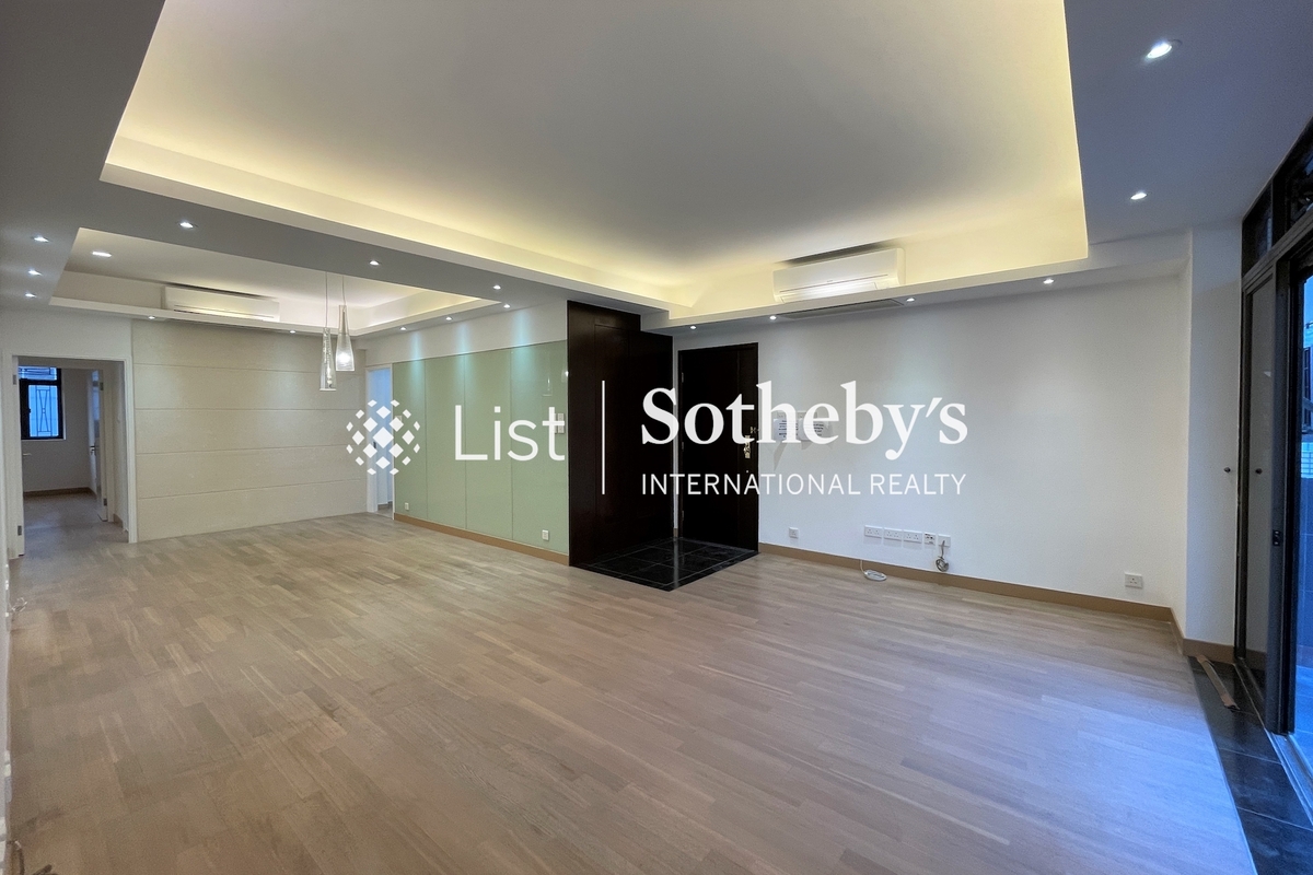 Shuk Yuen Building 菽園新臺 | Living and Dining Room