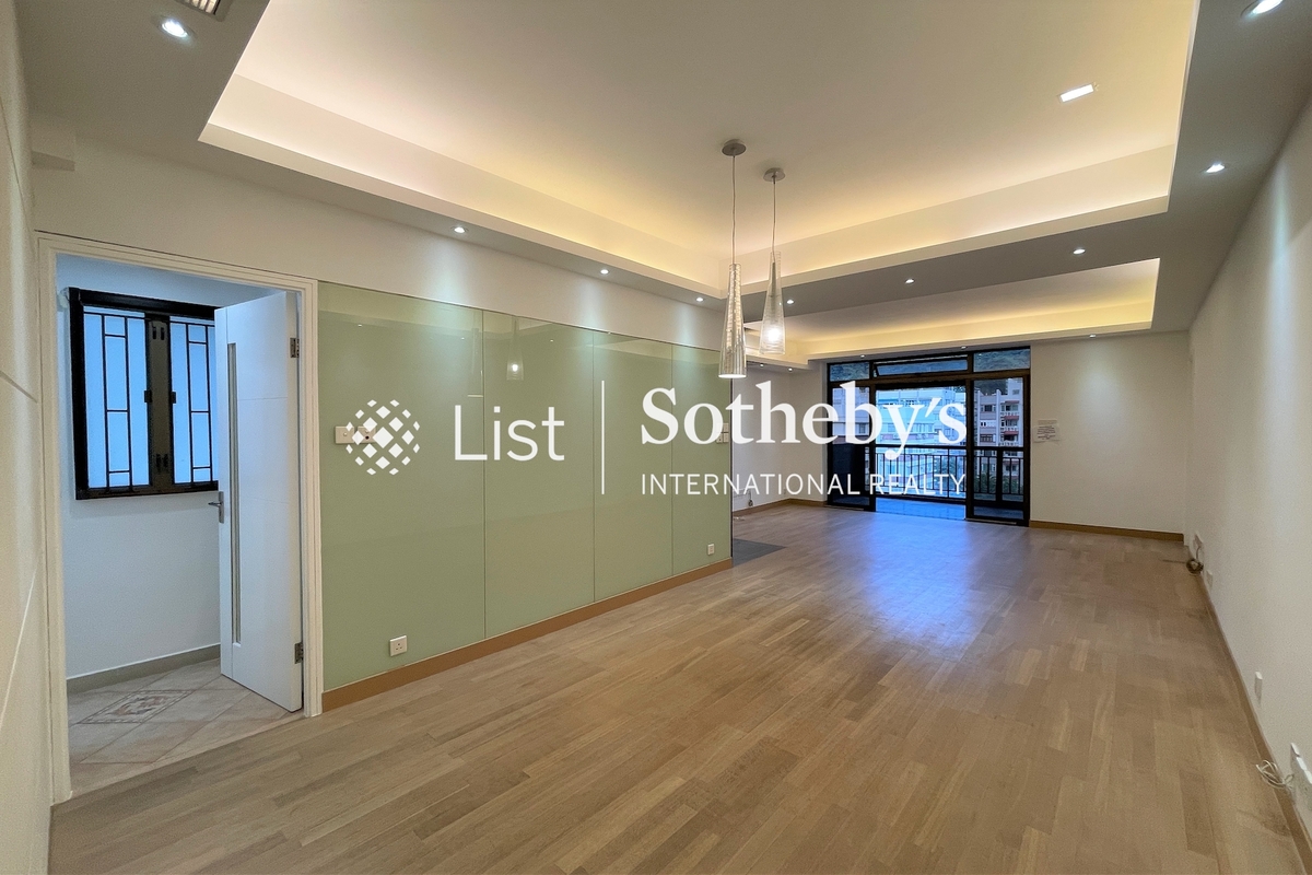 Shuk Yuen Building 菽園新臺 | Living and Dining Room