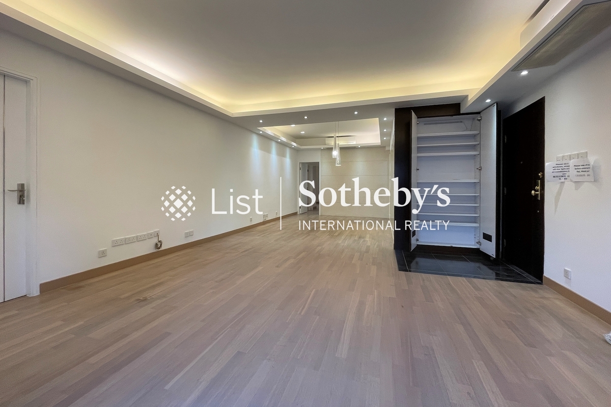 Shuk Yuen Building 菽園新臺 | Living and Dining Room