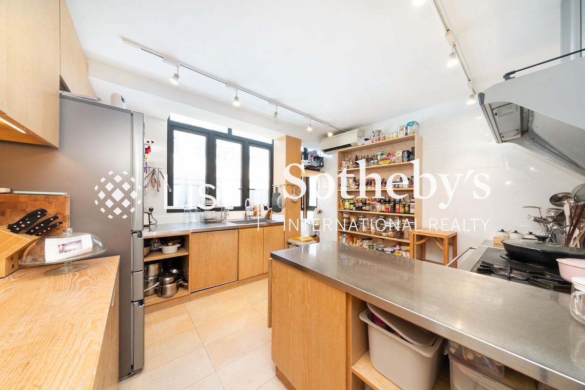 Shuk Yuen Building 菽園新臺 | Kitchen