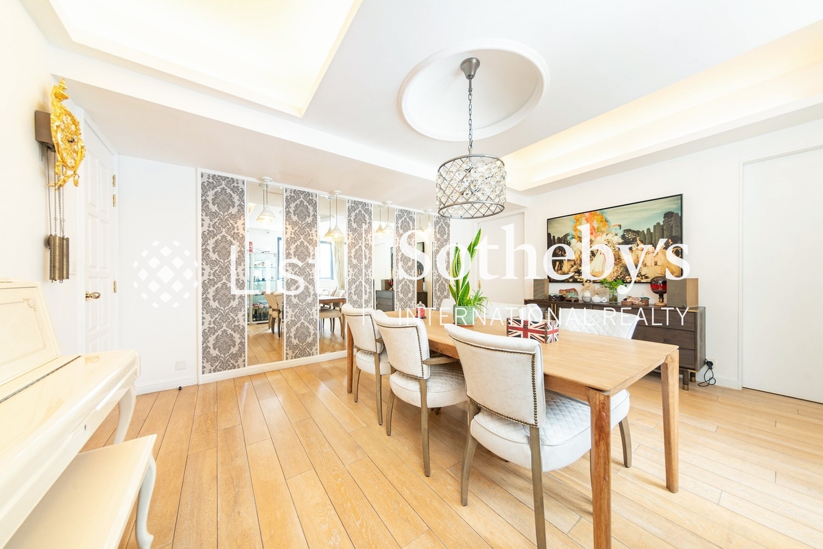 Shuk Yuen Building 菽園新臺 | Living and Dining Room