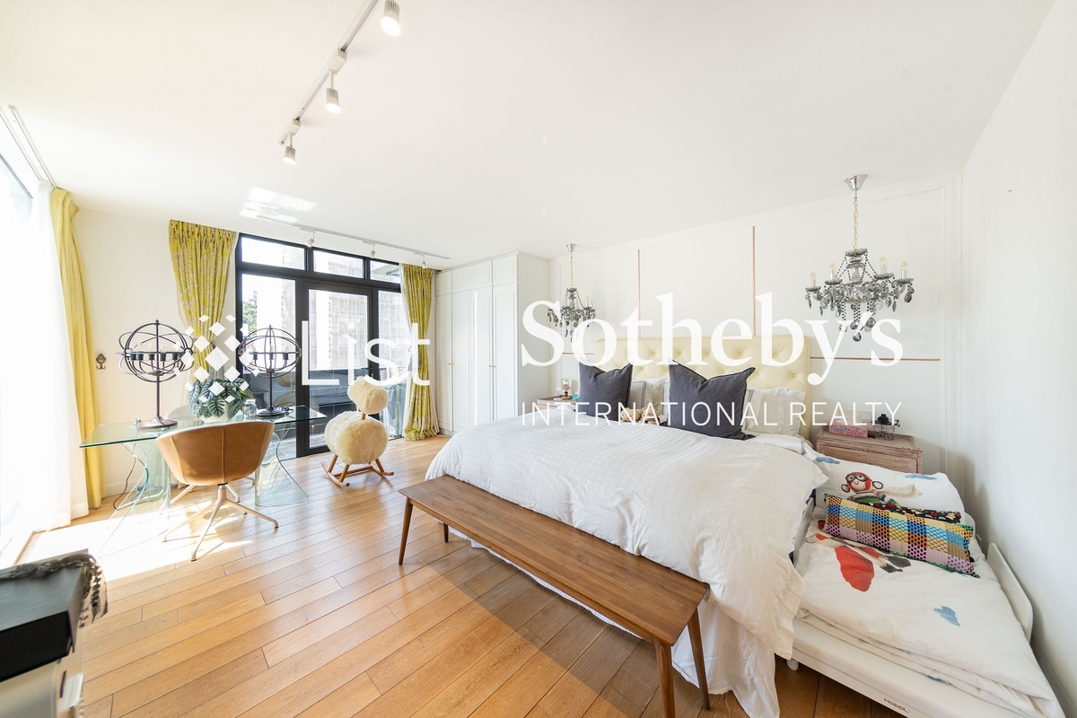 Shuk Yuen Building 菽園新臺 | Master Bedroom