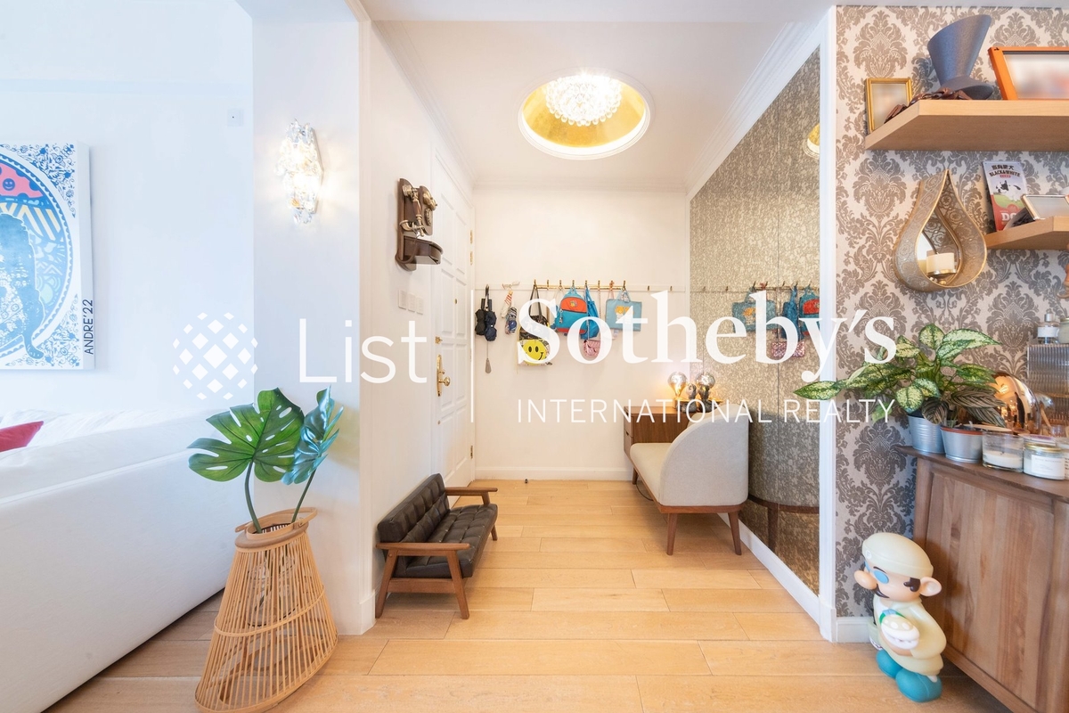 Shuk Yuen Building 菽園新臺 | Entrance