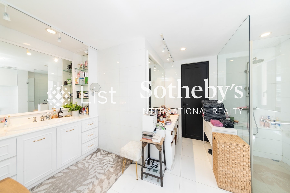 Shuk Yuen Building 菽園新臺 | Master Bathroom