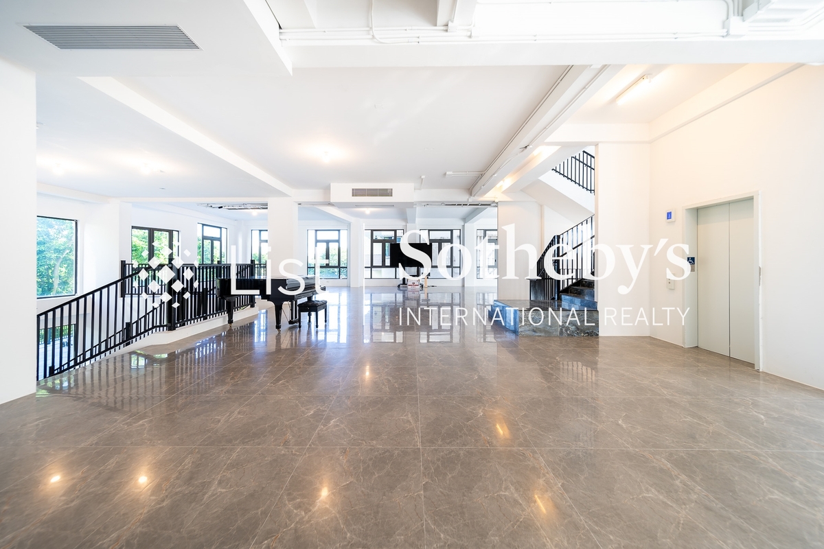 72 Repulse Bay Road 浅水湾道72号 | Living and Dining Room