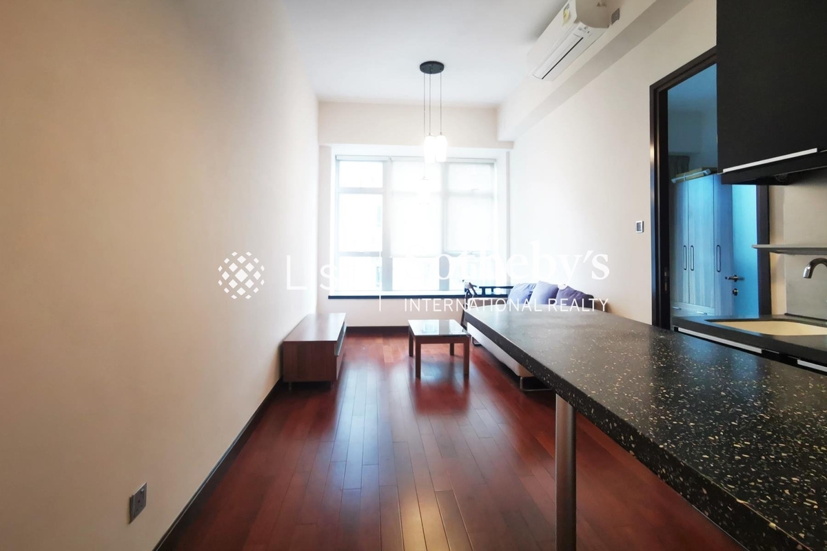 J Residence 嘉薈軒 | Living and Dining Room